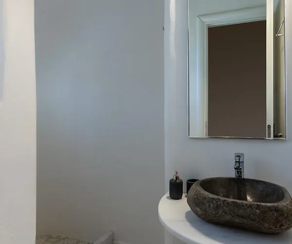 Mykonos Divino Tourlos